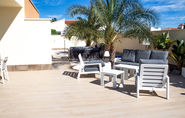 Resale - Villa - Torrevieja - La Siesta