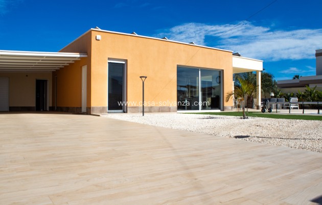 Resale - Villa - Torrevieja - La Siesta
