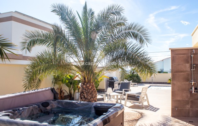 Resale - Villa - Torrevieja - La Siesta