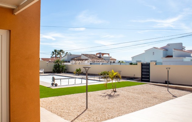 Resale - Villa - Torrevieja - La Siesta