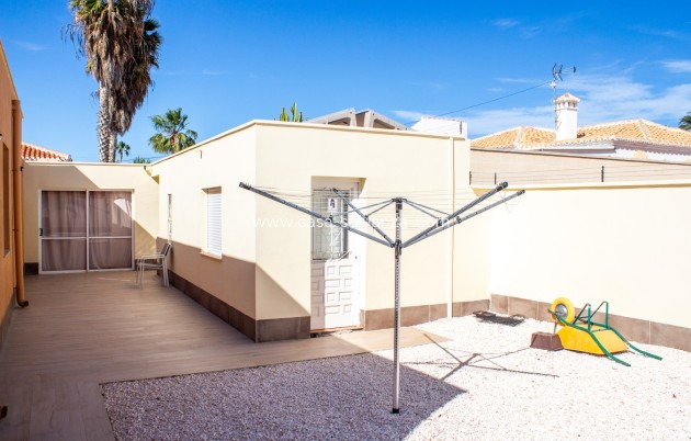 Resale - Villa - Torrevieja - La Siesta