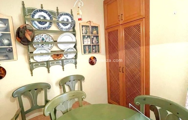 Resale - Apartment / flat - Torrevieja - Estacion Autobuses