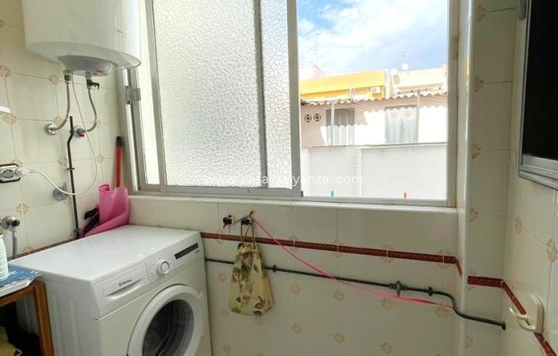 Resale - Apartment / flat - Torrevieja - Estacion Autobuses