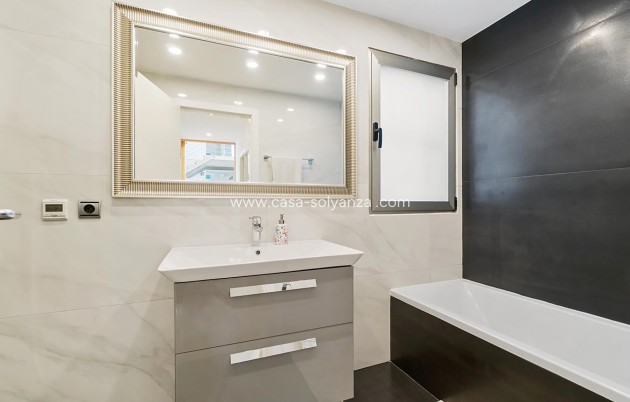 Wiederverkauf - Villa - Alicante - Campoamor