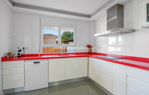 Wiederverkauf - Villa - Ciudad De Las Comunicaciones - Costa Blanca