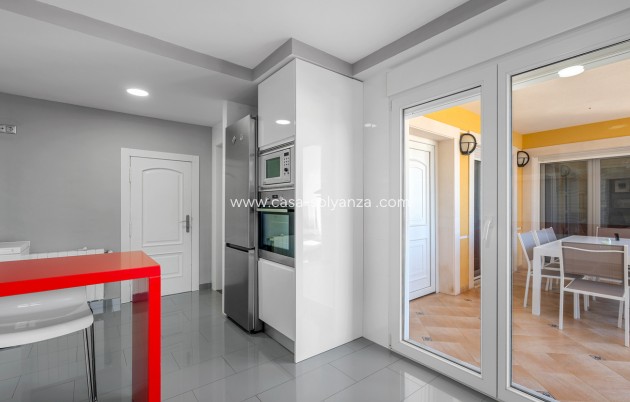 Wiederverkauf - Villa - Ciudad De Las Comunicaciones - Costa Blanca