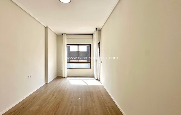 Herverkoop - Appartement / flat - Torrevieja - Center