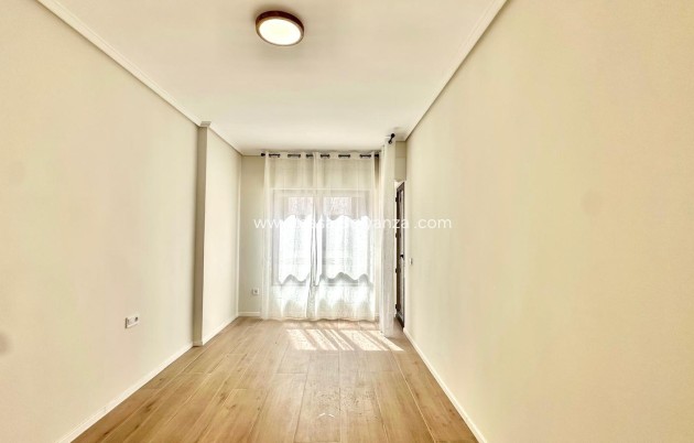 Herverkoop - Appartement / flat - Torrevieja - Center