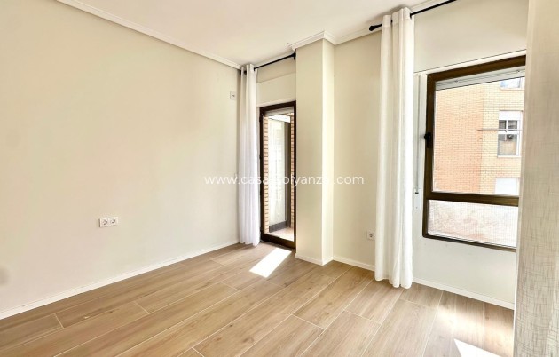 Herverkoop - Appartement / flat - Torrevieja - Center