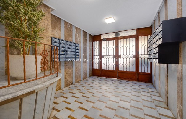 Herverkoop - Appartement / flat - Torrevieja - Playa De Los Naufragos