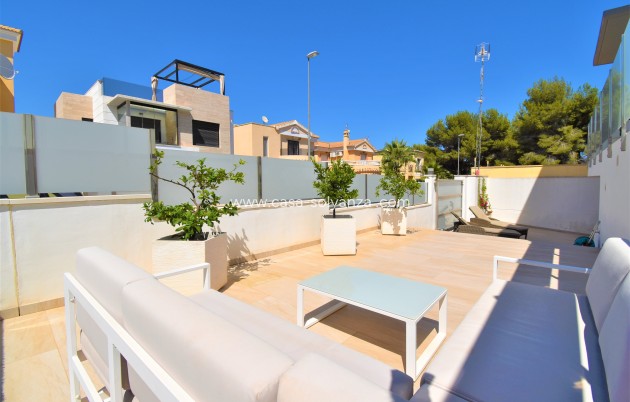 Resale - Villa - Orihuela Costa - Villamartín