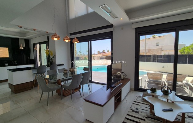 Resale - Villa - Torrevieja - Costa Blanca