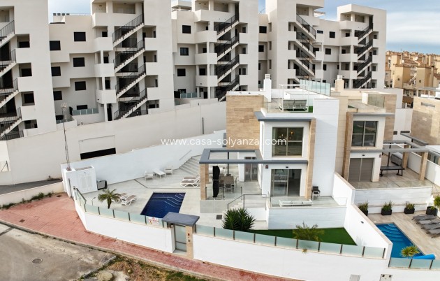 Herverkoop - Villa - Orihuela Costa - Villamartín