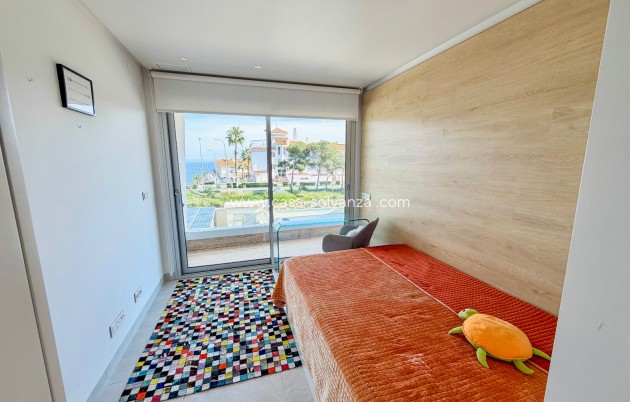 Herverkoop - Villa - Orihuela Costa - Campoamor