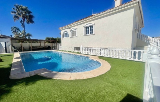 Herverkoop - Villa - Urb. La Marina - Inland