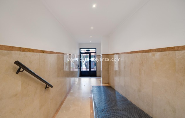Herverkoop - Appartement / flat - Torrevieja - Playa De Los Naufragos