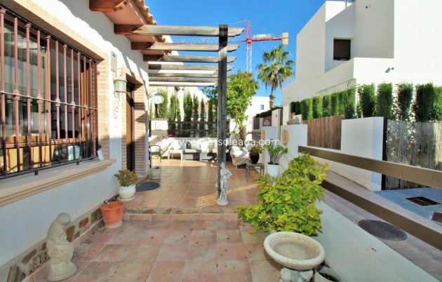 Herverkoop - Villa - Villamartin - PAU 8