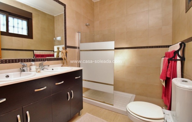 Herverkoop - Villa - Villamartin - PAU 8