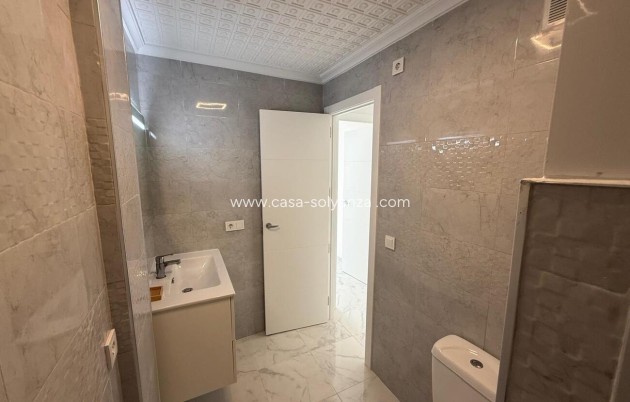 Herverkoop - Appartement / flat - Torrevieja - Playa del Acequión