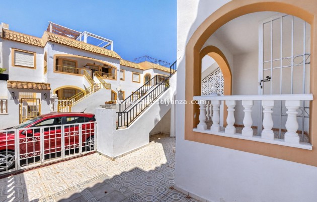 Resale - Apartment / flat - Torrevieja - El Limonar