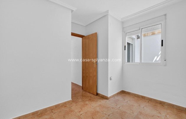 Resale - Apartment / flat - Torrevieja - El Limonar
