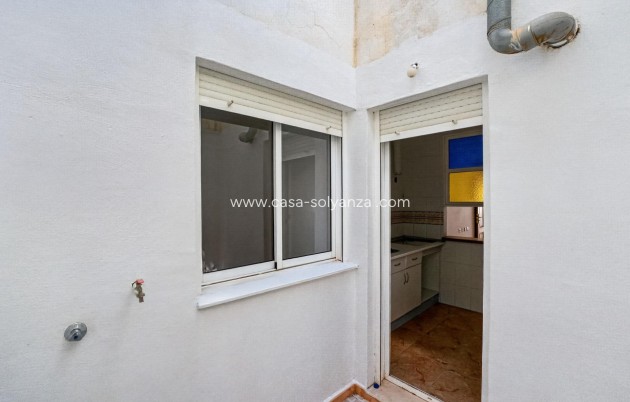 Resale - Apartment / flat - Torrevieja - El Limonar