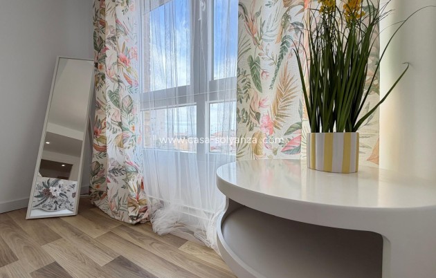 Resale - Apartment / flat - Torrevieja - Center