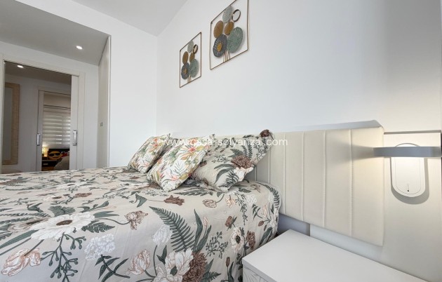 Resale - Apartment / flat - Torrevieja - Center