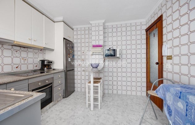 Resale - Apartment / flat - Torrevieja - Center