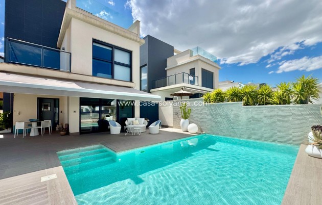 Reventa - Villa - San Miguel de Salinas - Bellavista