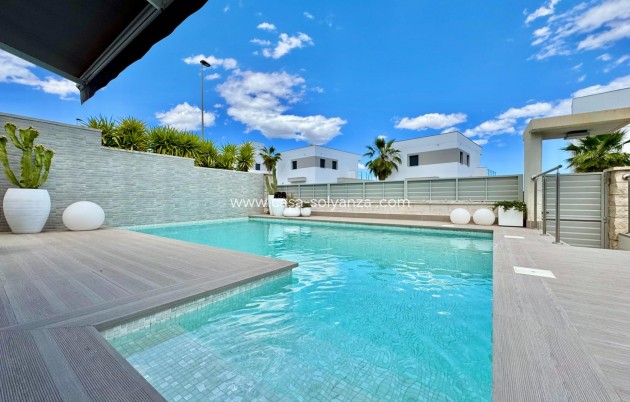 Reventa - Villa - San Miguel de Salinas - Bellavista