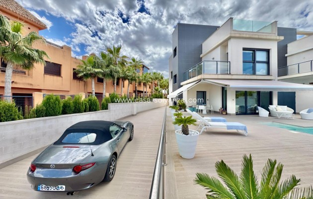 Reventa - Villa - San Miguel de Salinas - Bellavista