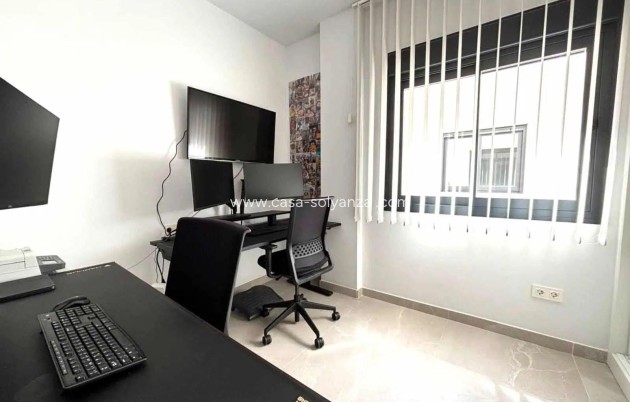Reventa - Apartamento / piso - Torrevieja - Las Piscinas Naturales