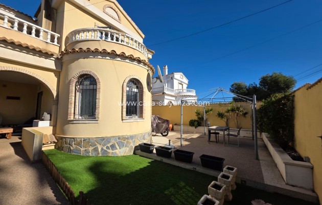 Resale - Villa - Orihuela Costa - Villamartín