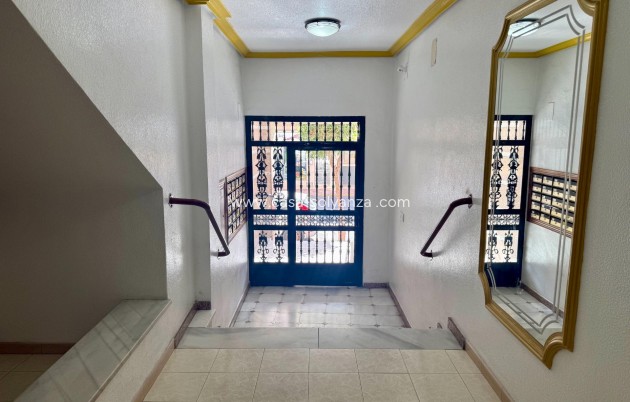 Resale - Apartment / flat - Torrevieja - Center