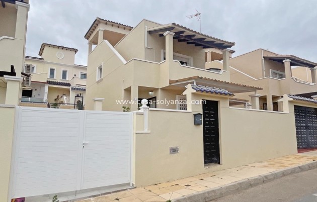 Reventa - Apartamento / piso - San Miguel de Salinas - Las Filipinas