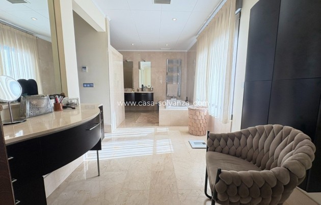 Herverkoop - Independent villa - Alcayna