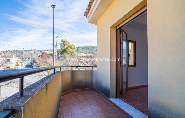 Reventa - Adosado - Pinoso - Calle Dalias 1