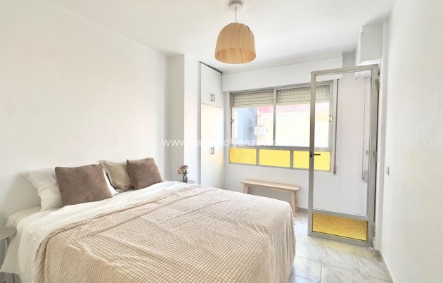 Resale - Apartment / flat - Torrevieja - Estacion Autobuses