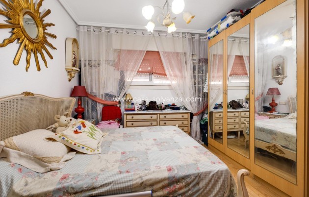 Resale - Apartment / flat - Torrevieja - Center