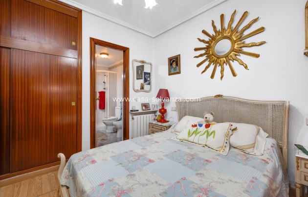 Resale - Apartment / flat - Torrevieja - Center
