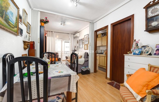 Resale - Apartment / flat - Torrevieja - Center