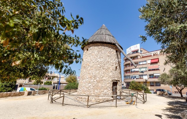 Resale - Apartment / flat - Torrevieja - Center