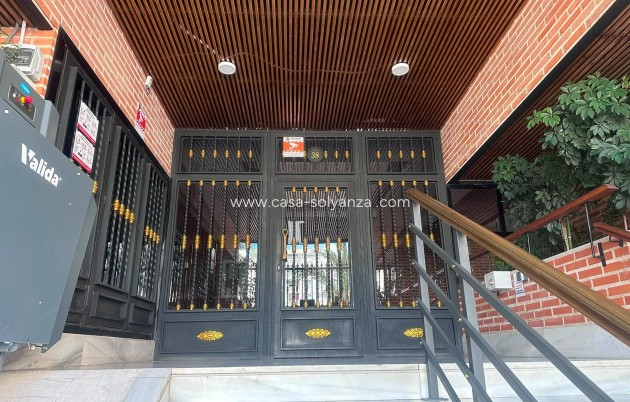 Reventa - Apartamento / piso - Torrevieja - Estacion Autobuses