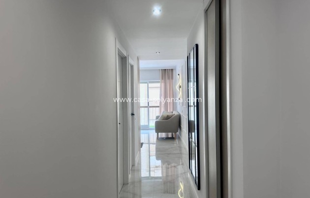 Reventa - Apartamento / piso - Torrevieja - Estacion Autobuses