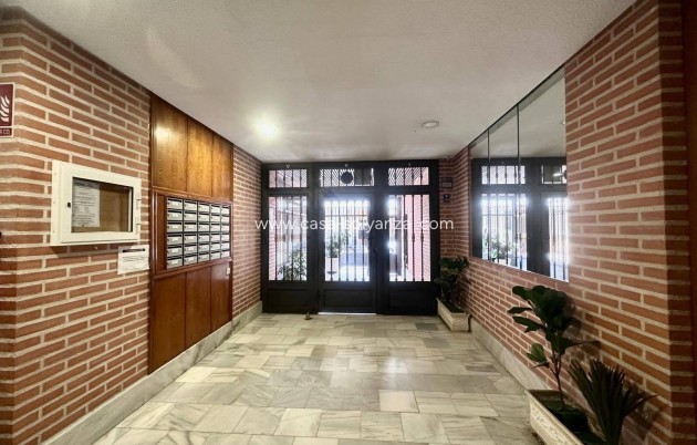 Reventa - Apartamento / piso - Torrevieja - Estacion Autobuses