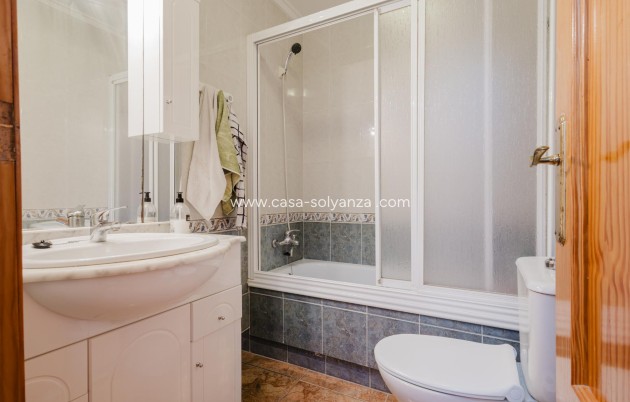 Resale - Apartment / flat - Torrevieja - Playa del Acequión