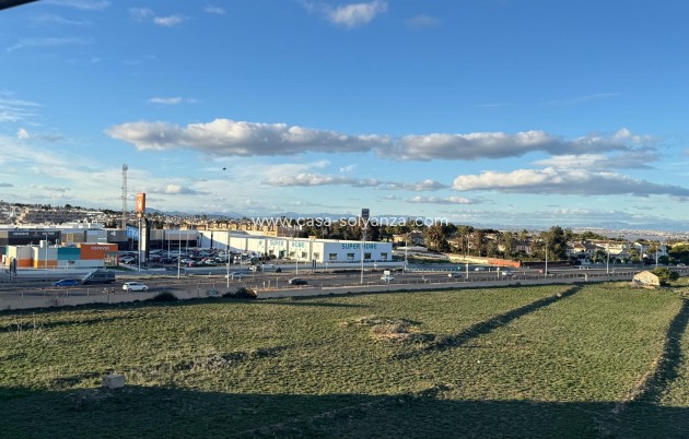 Resale - Apartment / flat - Torrevieja - Punta Prima