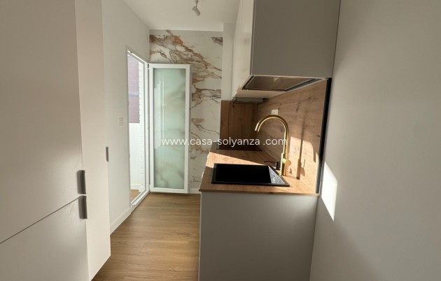 Resale - Apartment / flat - Torrevieja - Punta Prima