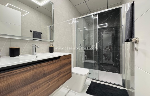 Resale - Apartment / flat - Torrevieja - Estacion Autobuses